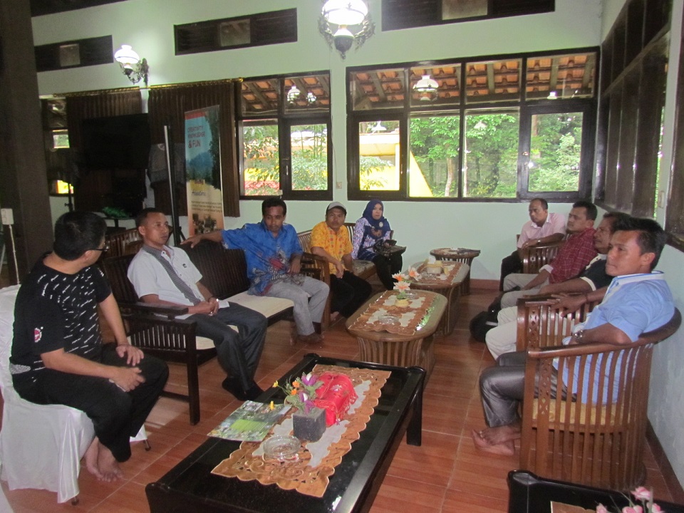 Comparative Study of Forest Management by Indigenous Communities of Kototibun Village and Kabupaten Kampar Regional Development Planner, Riau