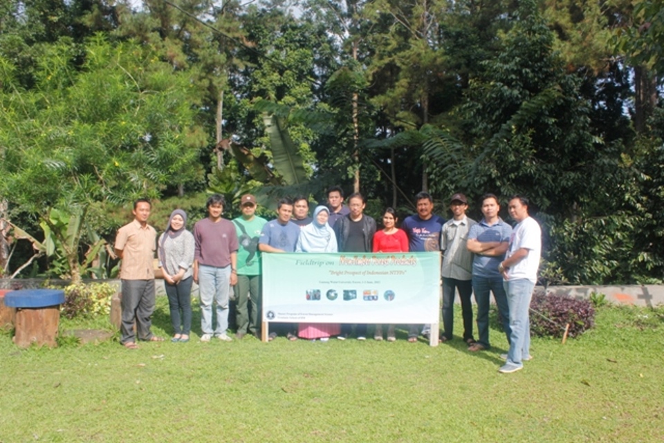 Fieldtrip on Non-Timber Forest Products by Forest Management (FS) Students of IPB Faculty of Forestry