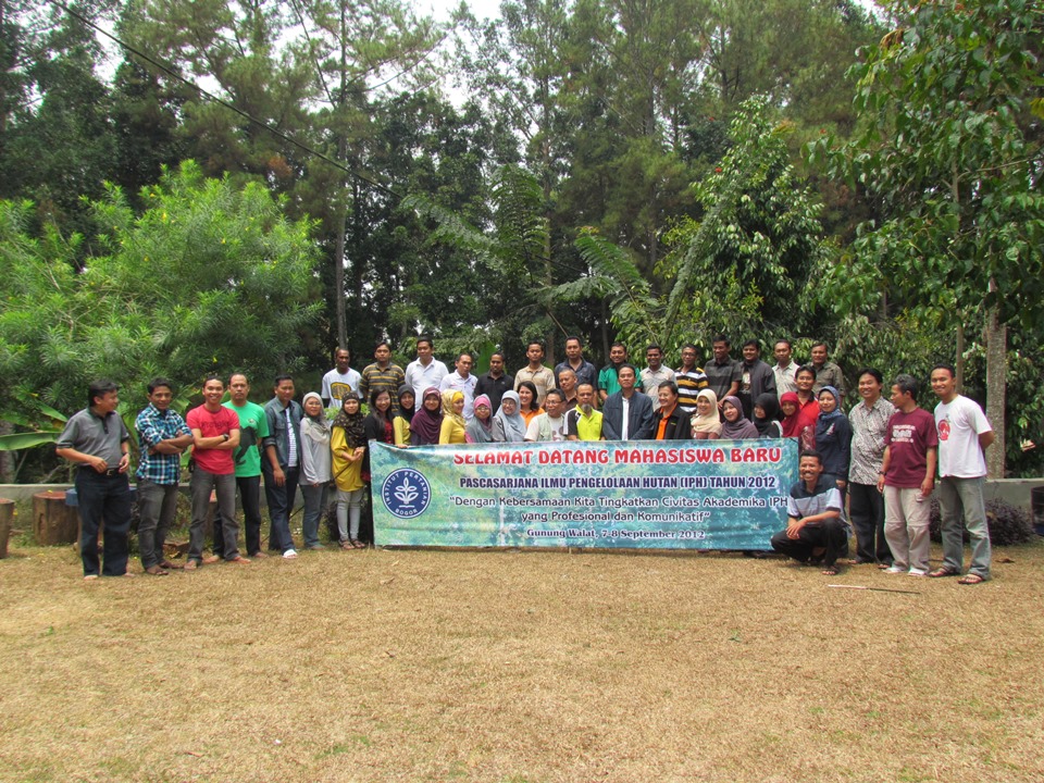 Gathering of students and lecturers of the Graduate Study of Forest Management Science (IPH) of the Faculty of Forestry of IPB
