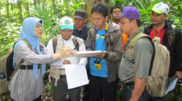 Practice class of identification and description of seed sources in Gunung Walat University Forest (GWUF)