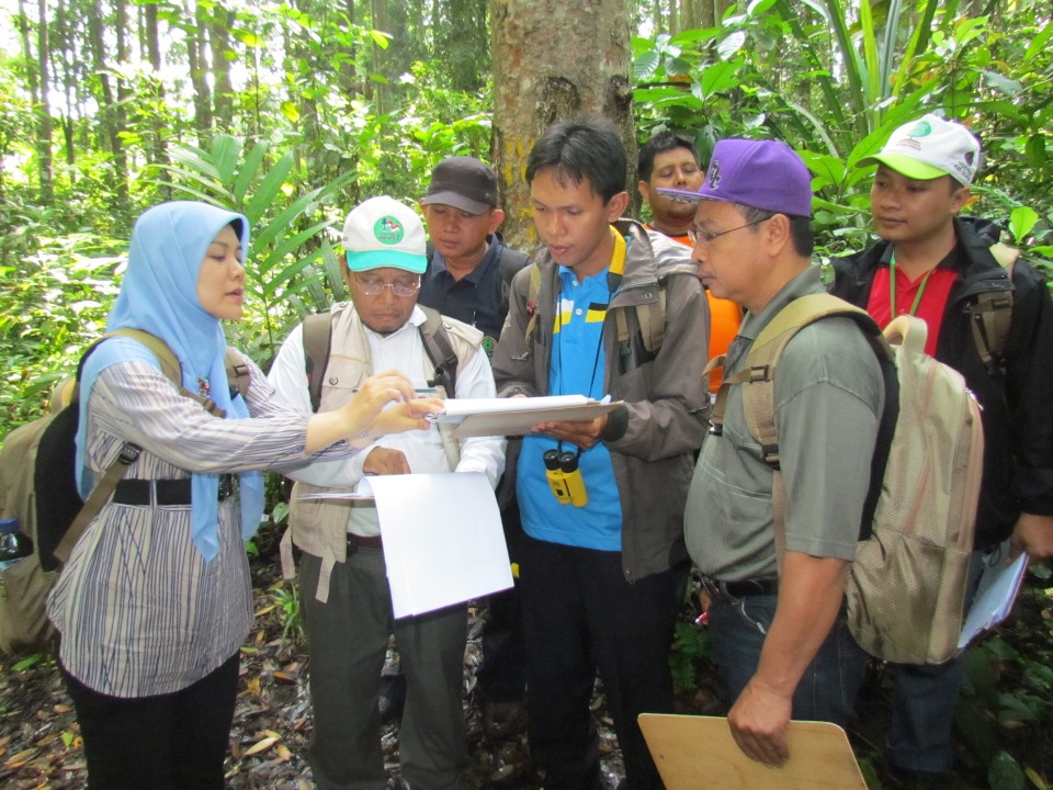 Practice class of identification and description of seed sources in Gunung Walat University Forest (GWUF)