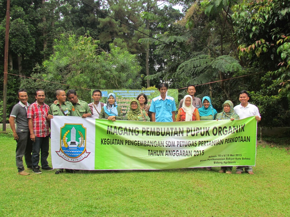 Magang Pembuatan Pupuk Organik oleh Dinas Perekonomian Rakyat Kota Bekasi Bidang Agribisnis