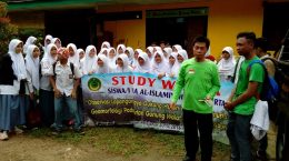 Studi Wisata Observasi Lapangan Daya Dukung Hutan oleh Siswa - siswi MA Al Islamiyah Sukabumi